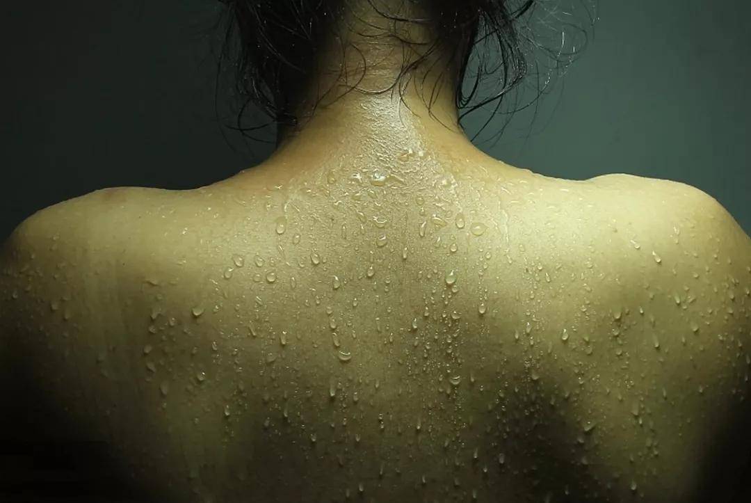 头颈部爱出汗,头部容易出汗中医认为是什么原因