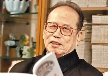 外交部原副部长：97年香港回归前，英国每年从香港拿走上千亿元！