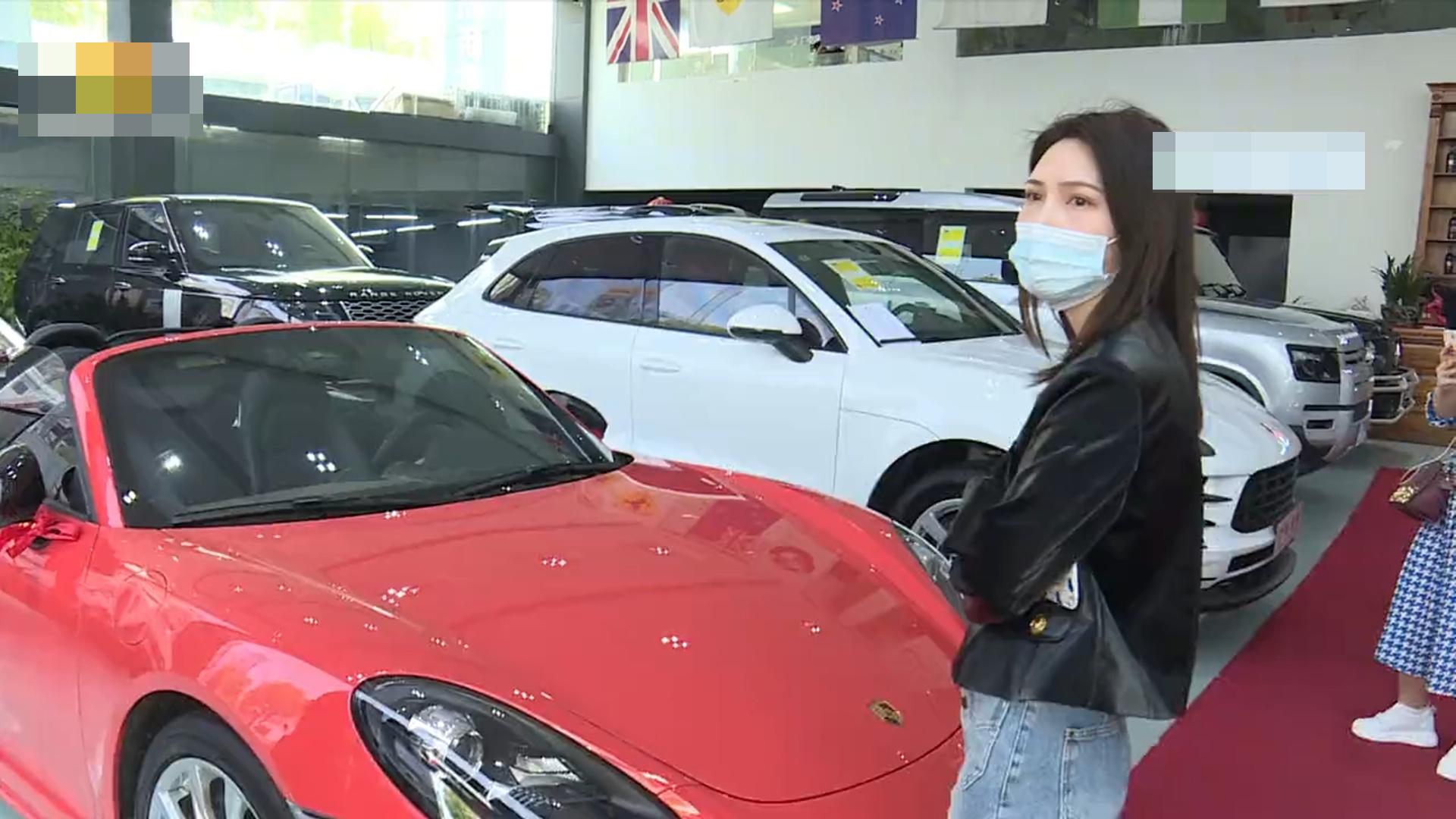 爱慕虚荣的美女，以为买了一台保值神车，没成想两个月就赔了20万