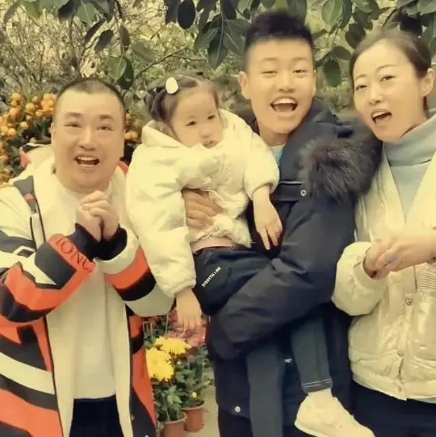 陈坚雄去世后留下多少财产,陈坚雄安葬后遗孀遭网友抨击