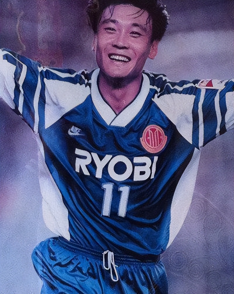 那英怒踹粉丝,那英当众踹粉丝惹争议