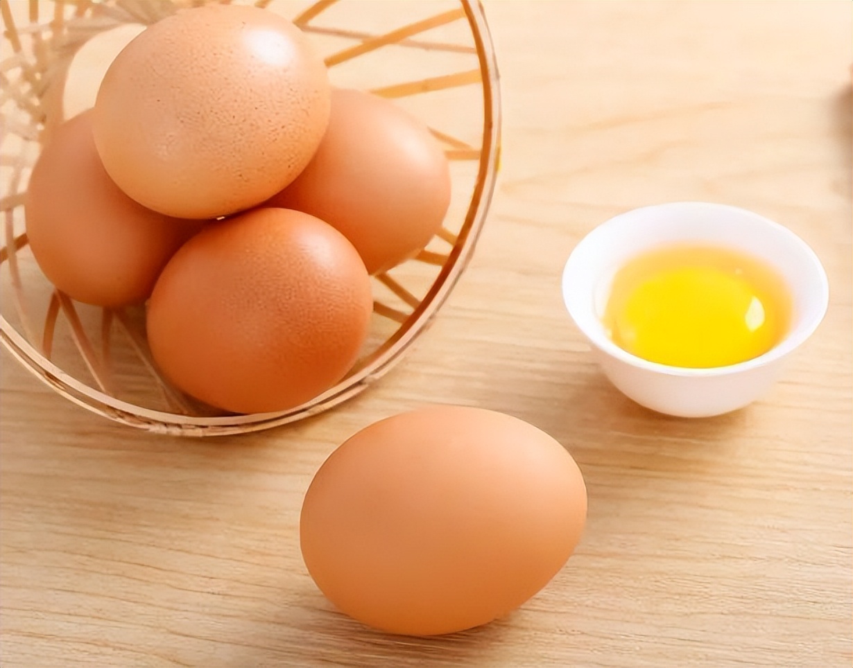 鸡蛋黄最多可以吃几个,鸡蛋黄每天最多能吃几个