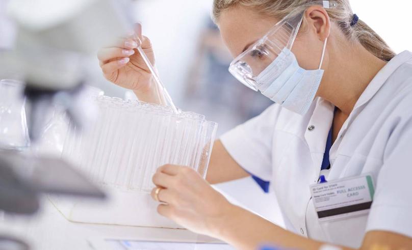 女子斥巨资生混血女儿新闻,吉林女子自己试管生孩子