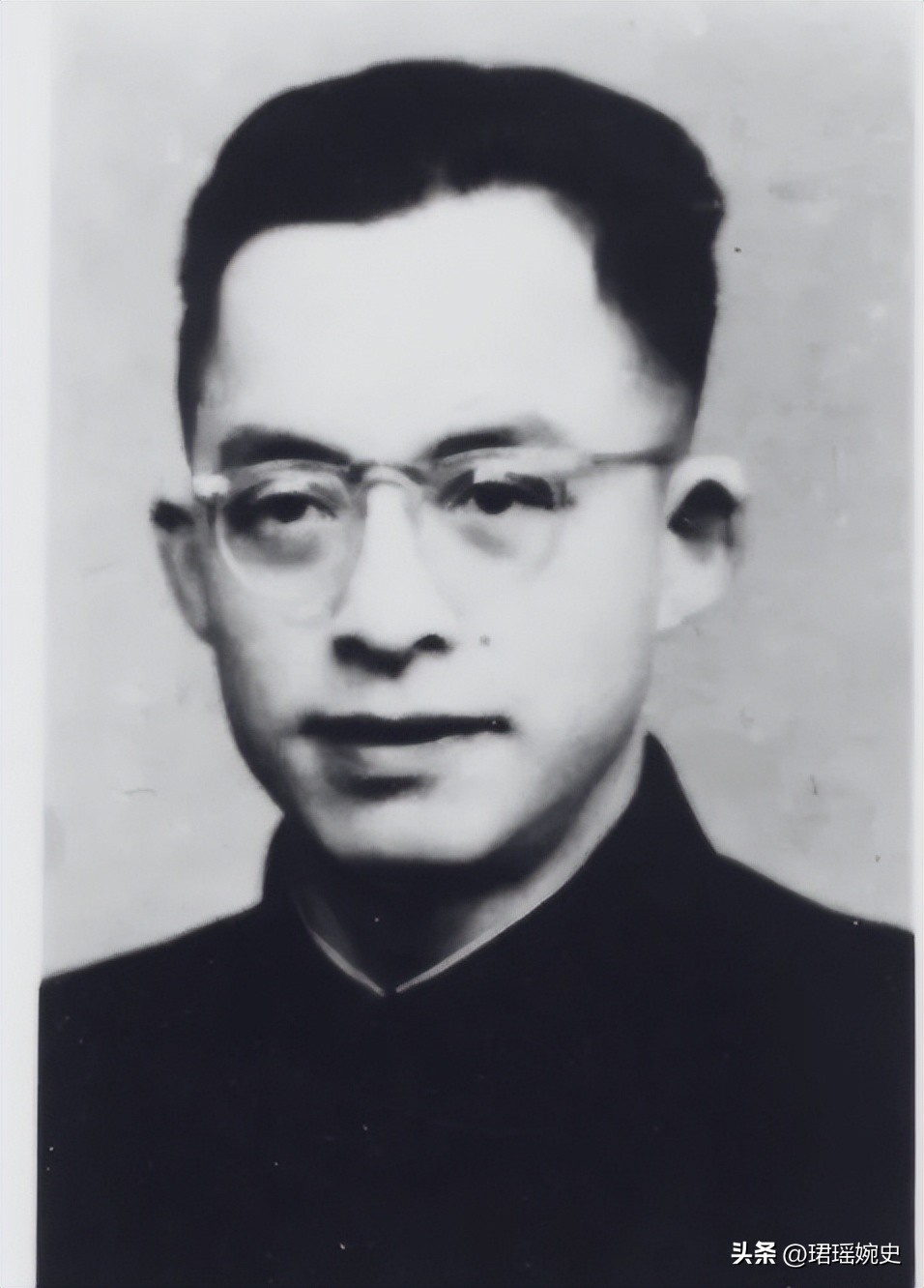 国军副师长被我军俘虏，表明*底卧**身份没人信，说暗语后直接送北平