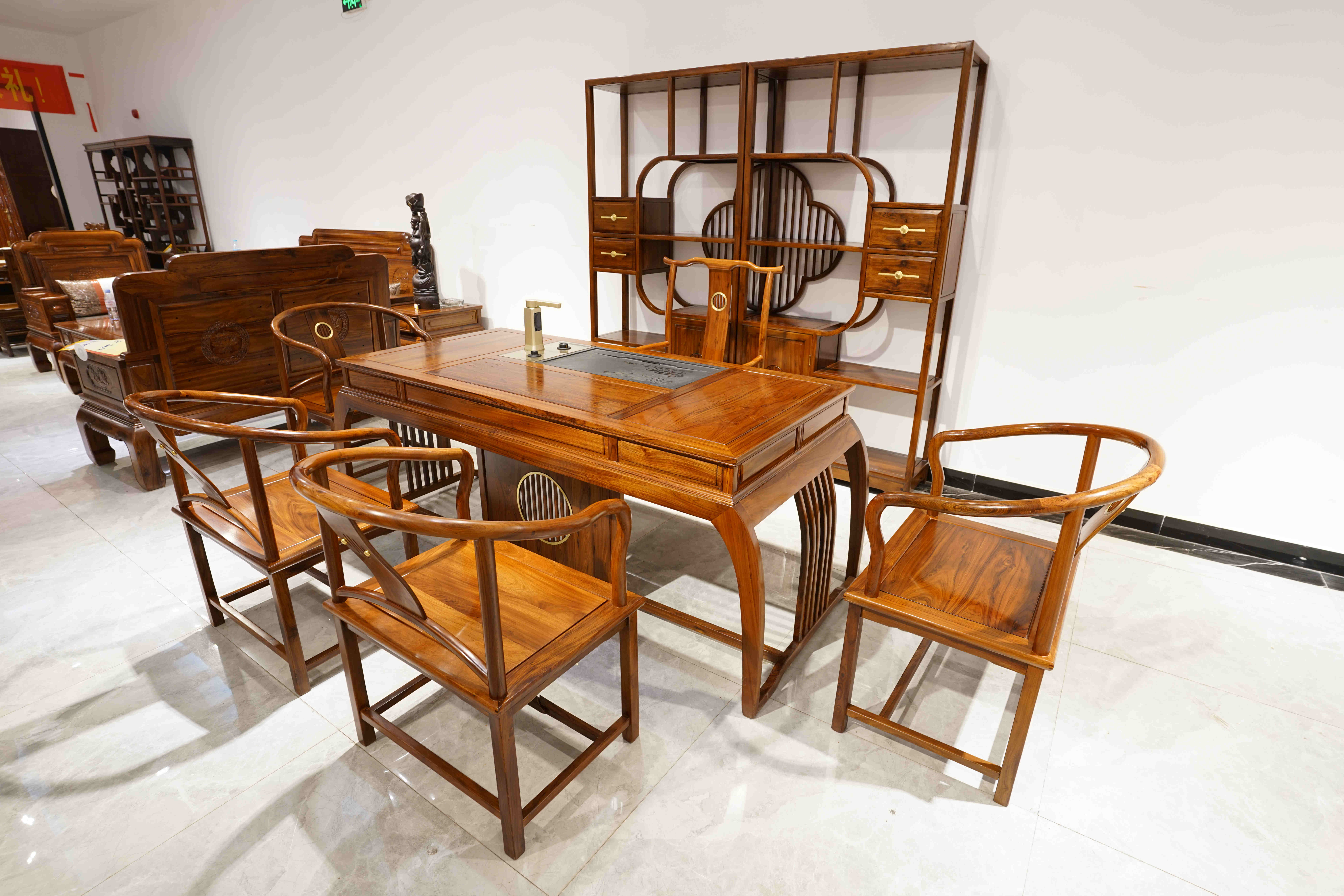 非洲酸枝木家具的优缺点看看臻匠红木老师傅怎么说