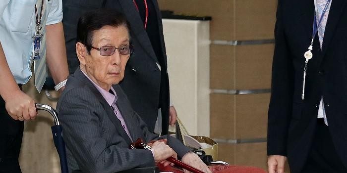 视女星为玩物，把总统当傀儡，煽动部署萨德，韩国乐天有多牛？