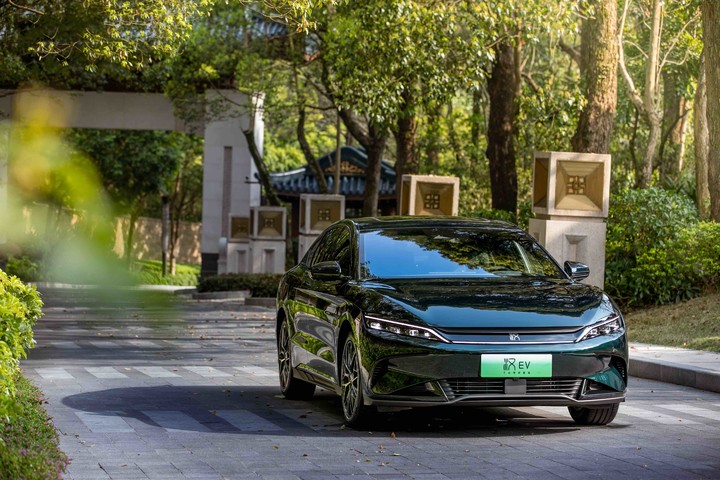 汉EV，用「中式豪华」走出了一条属于自己的路