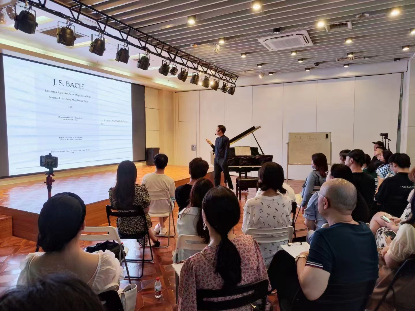 成都买钢琴去哪家琴行比较好？