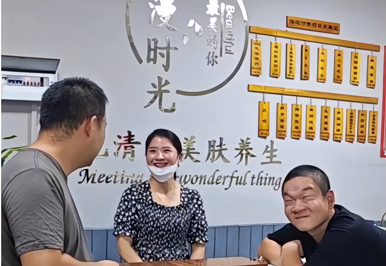 河南两兄弟割双眼皮被劝退,郑州割双眼皮失败男子