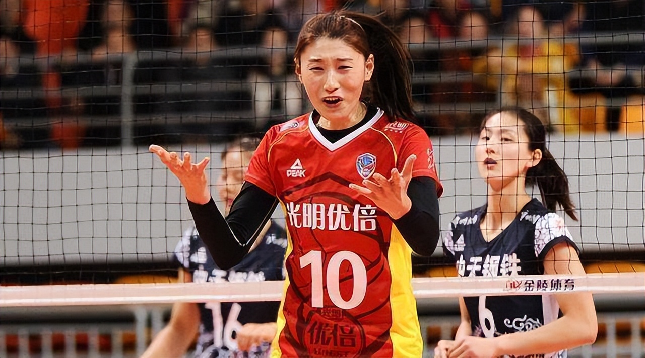 女排对阵荷兰王梦洁救球,中国女排3比0阿根廷女排王梦洁