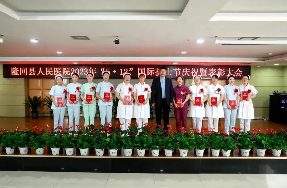 发展护士队伍改善护理服务的感悟,发展护士队伍改善护理服务1500字