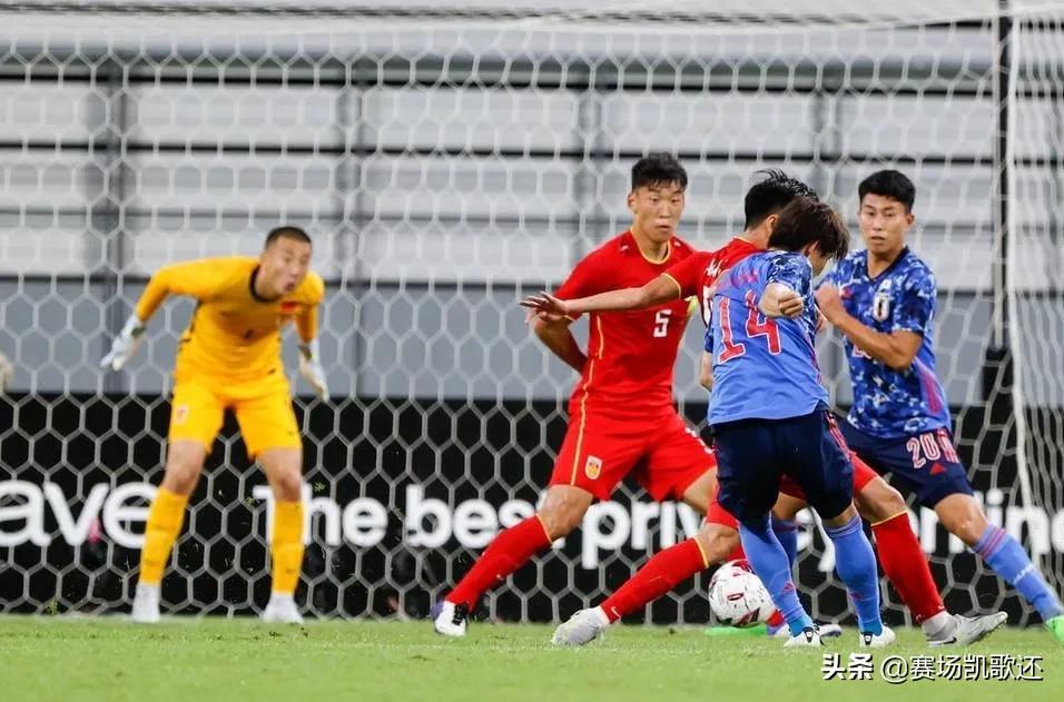 韩佳奇东亚杯扑救照片,韩佳奇东亚杯扑救挡住了多少球