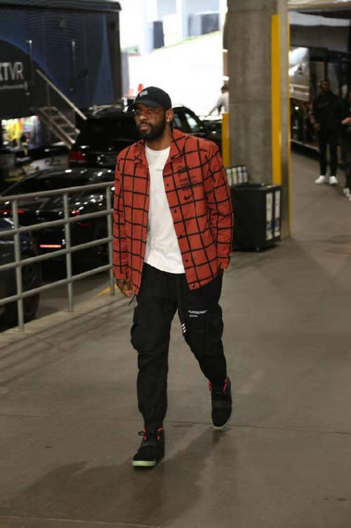 凯里欧文穿过哪些球衣,欧文踩凯尔特人logo穿的什么球鞋