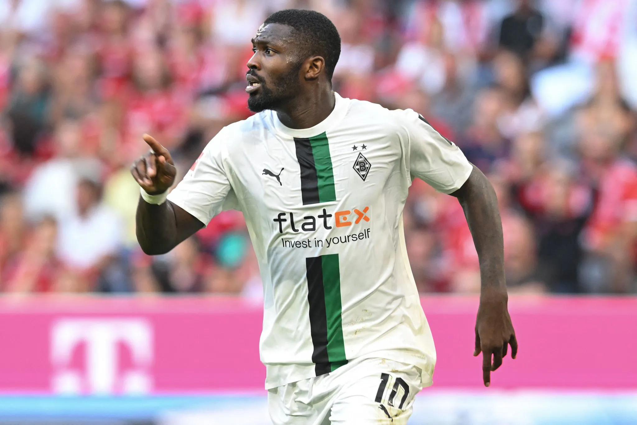 足坛转会最新动态,今日足坛资讯