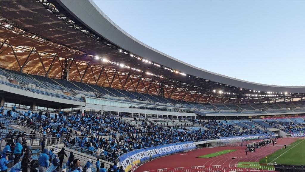 大连人主场高呼谢晖,谢晖大连人5:1赢大连