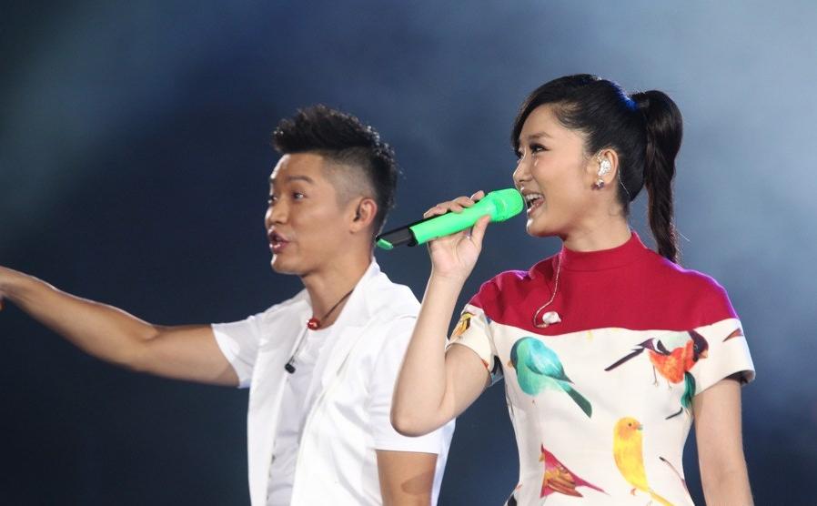 凤凰传奇24年前的约定五五分账,凤凰传奇凭什么五五分账