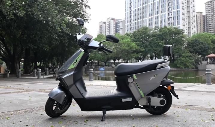 绿源液冷电动车s70真的能骑10年吗,绿源s70骑了60公里充满电需要多久