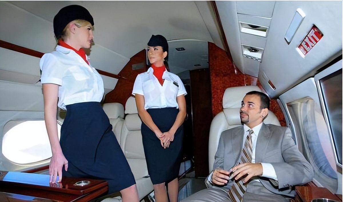 私人飞机上的空姐有哪些,私人飞机上的空姐都是做什么的