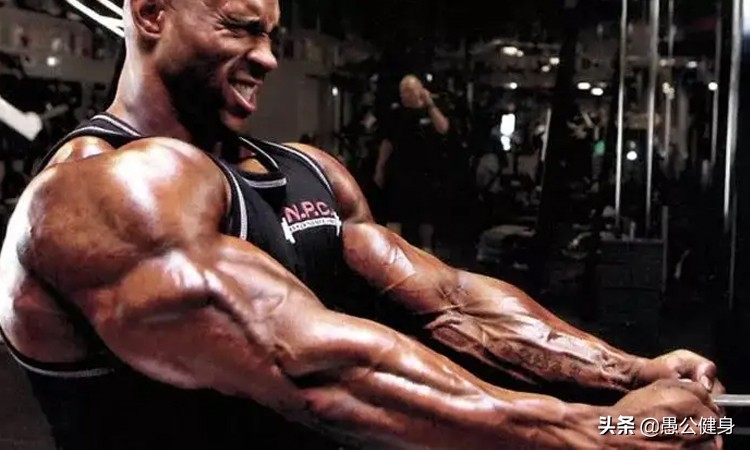 打羽毛球手臂会变粗不,羽毛球会让腿部变粗吗