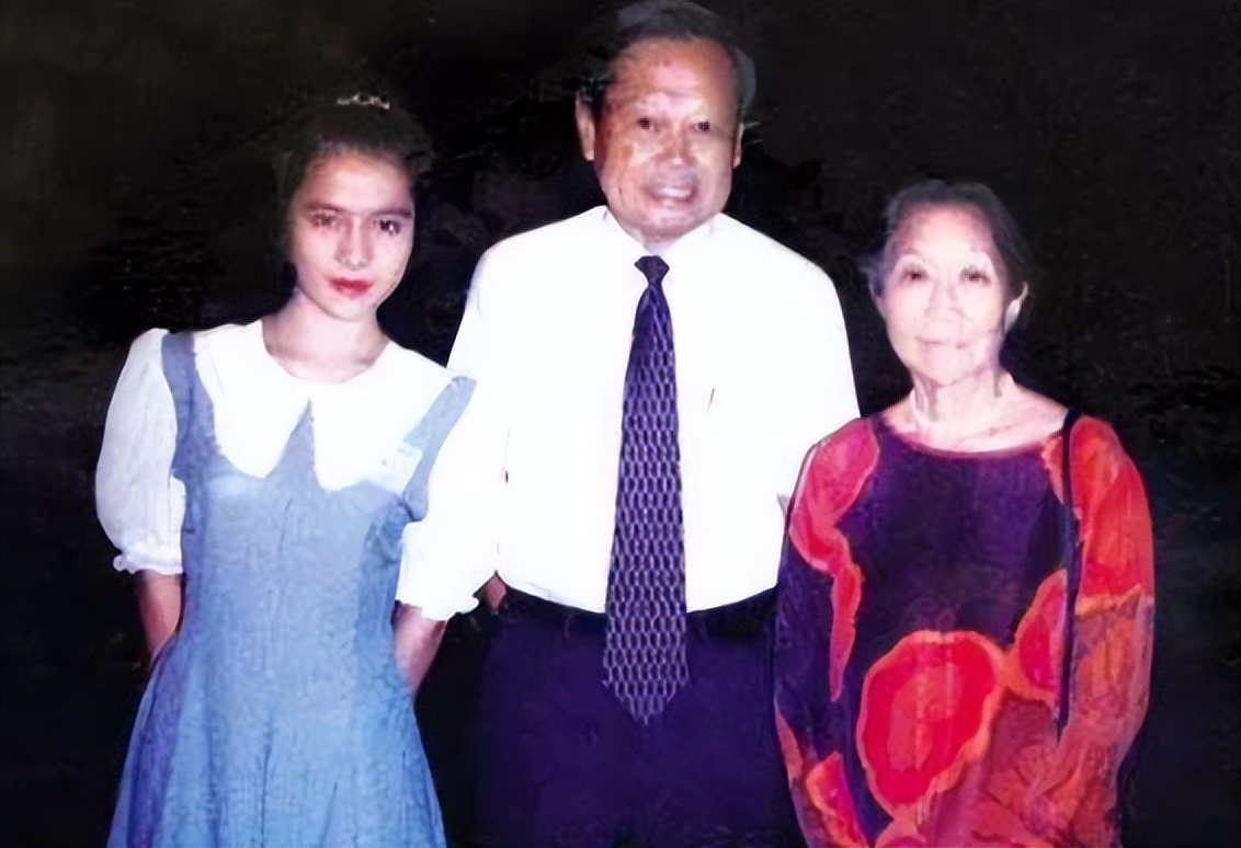 43岁翁帆和97岁杨振宁结婚了吗,翁帆和杨振宁多大岁数结婚