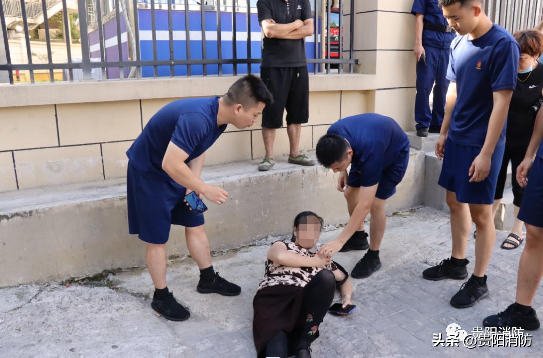 轿车人行道连撞2人最新情况,车辆行驶过快撞到人会撞碎吗