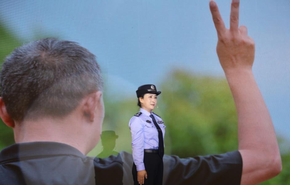 得知妻子被杀精神崩溃,得知妻子被害复仇