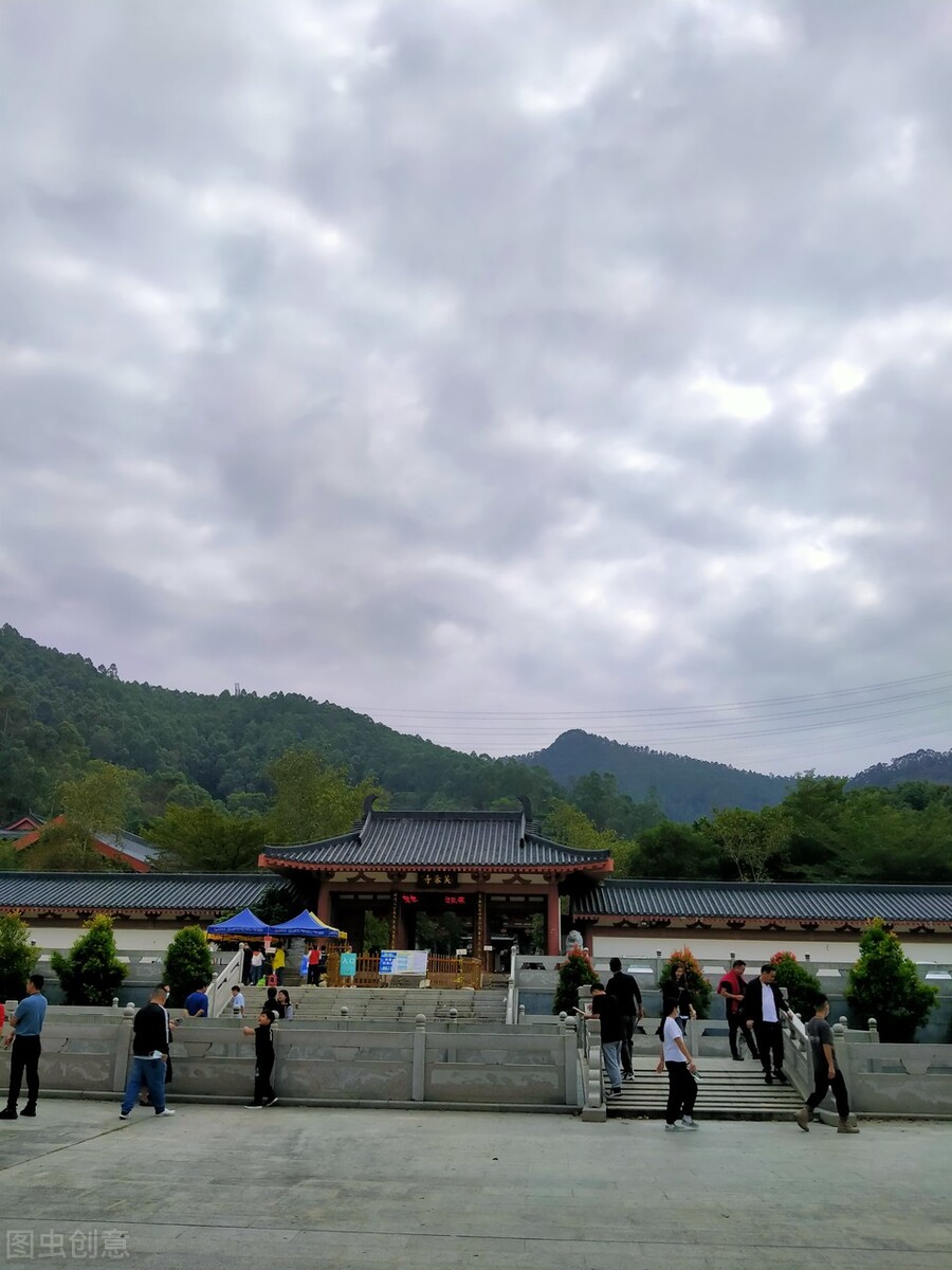 如何应对峨眉山的猴子,峨眉山景区的猴子最怕什么