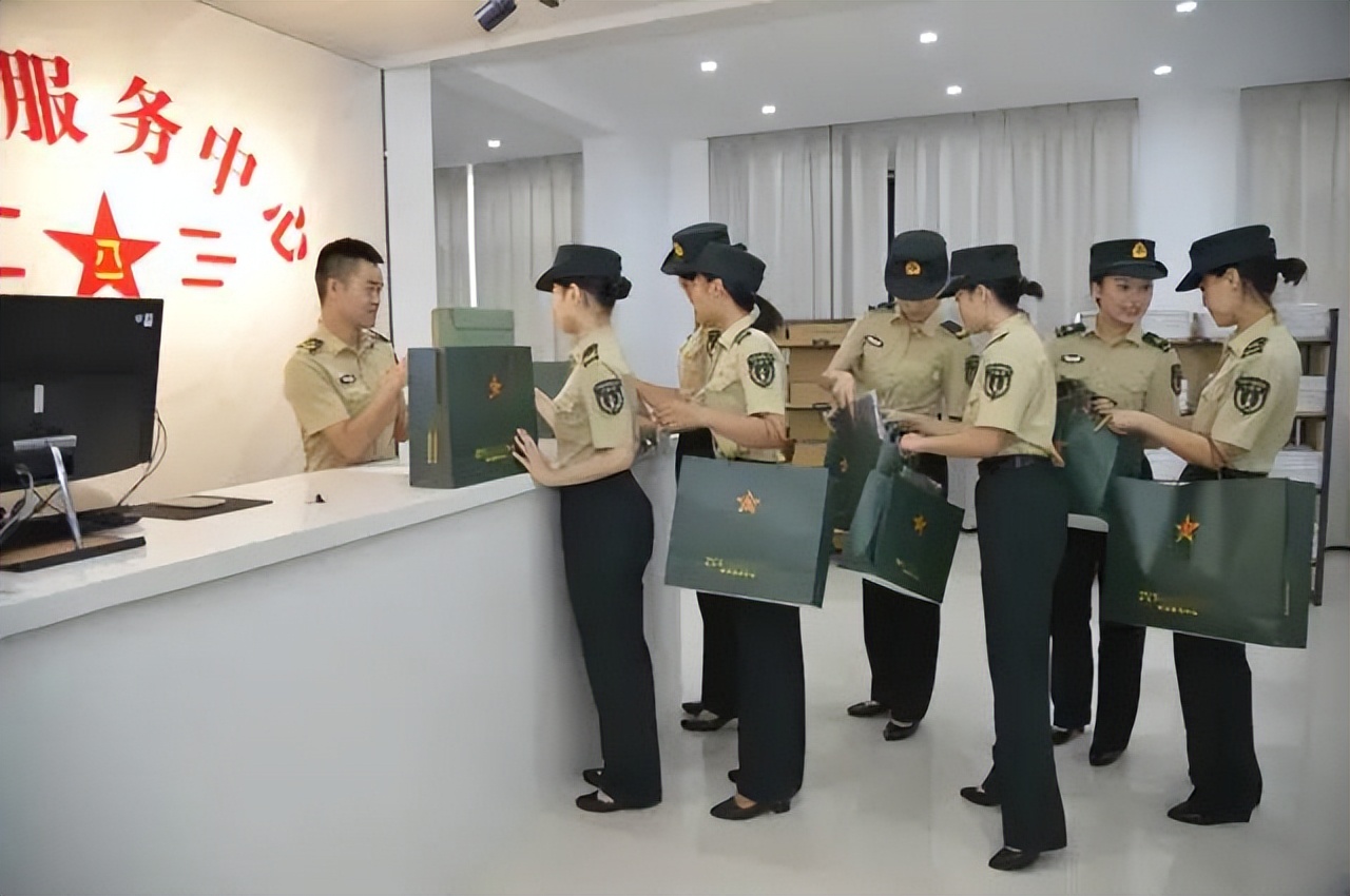 部队被装开箱,部队被装