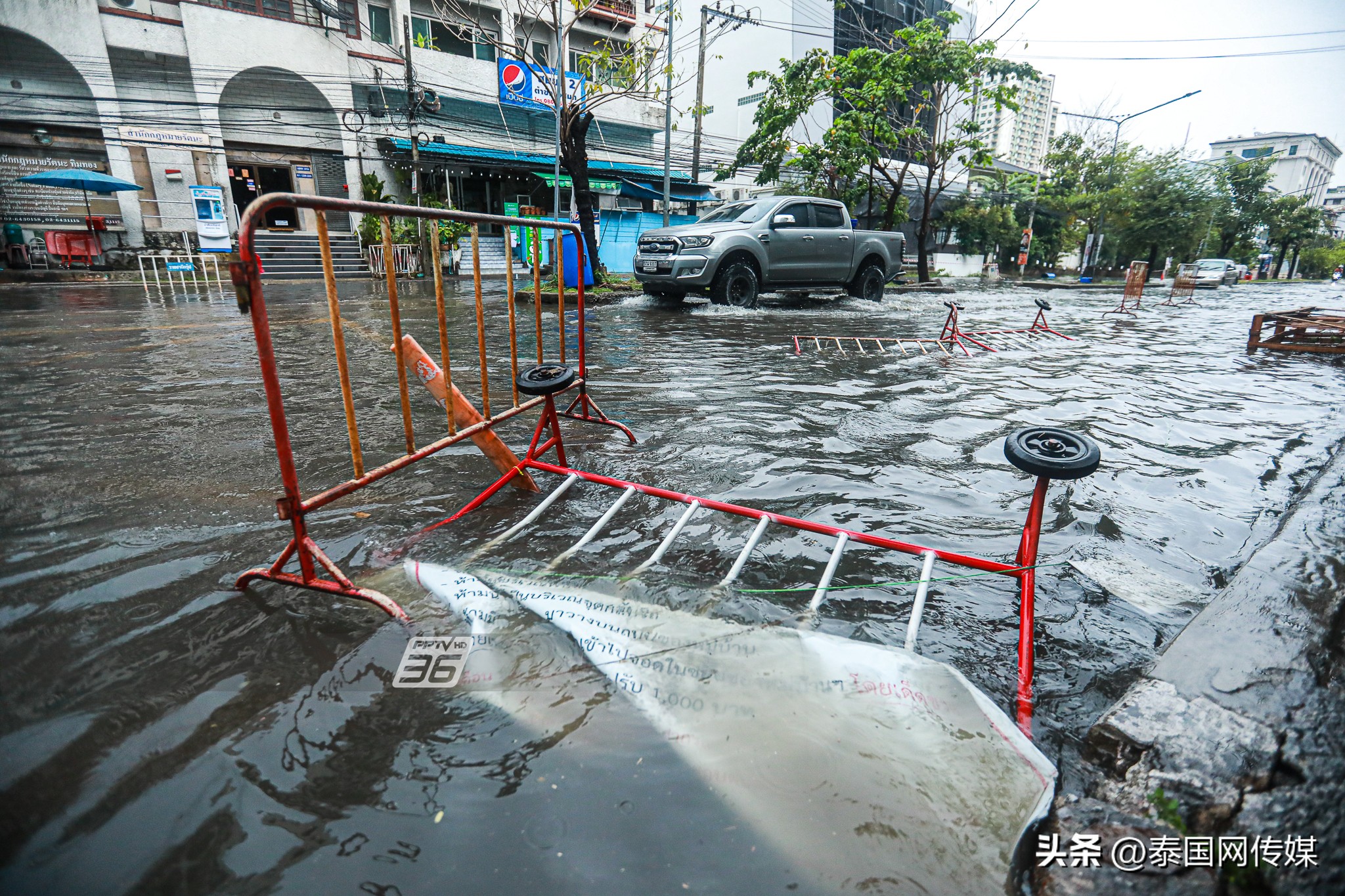 曼谷的暴雨一般要下多久,曼谷雨季道路淹没