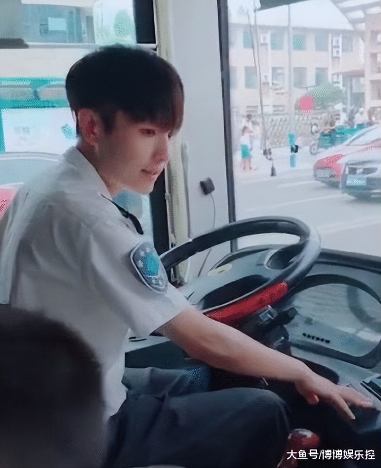 炎亚纶开啥车,炎亚纶开什么牌子的车