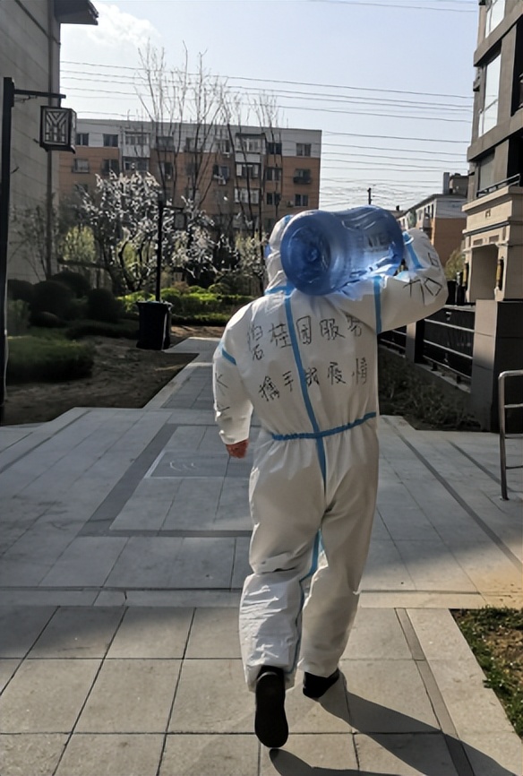 从封闭到常态化防疫，他们的“贴心服务清单”火了