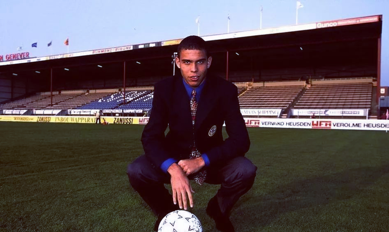 梦回足坛球星18岁！小贝盛颜卡卡惊艳魔人丑帅姆总桀骜大罗那么瘦