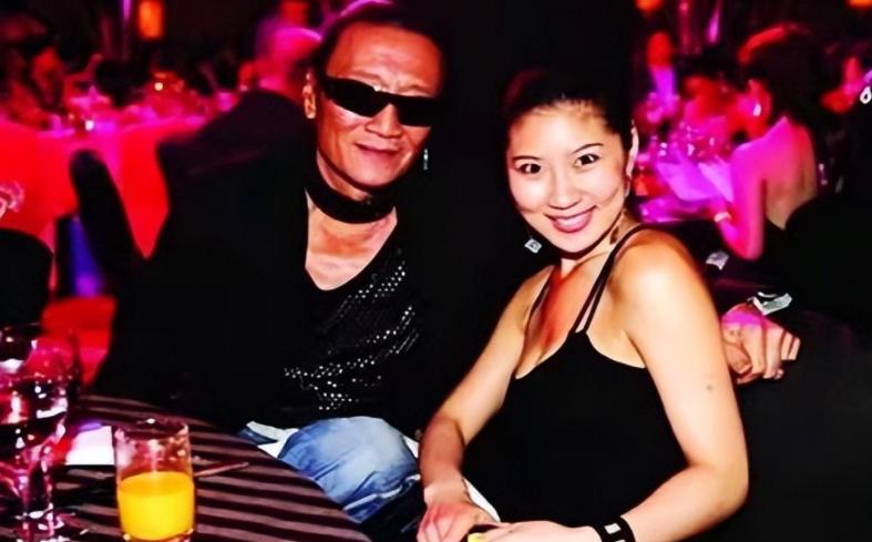 被谢贤养了12年，用青春换来2000万，如今35岁的Coco怎么样了？