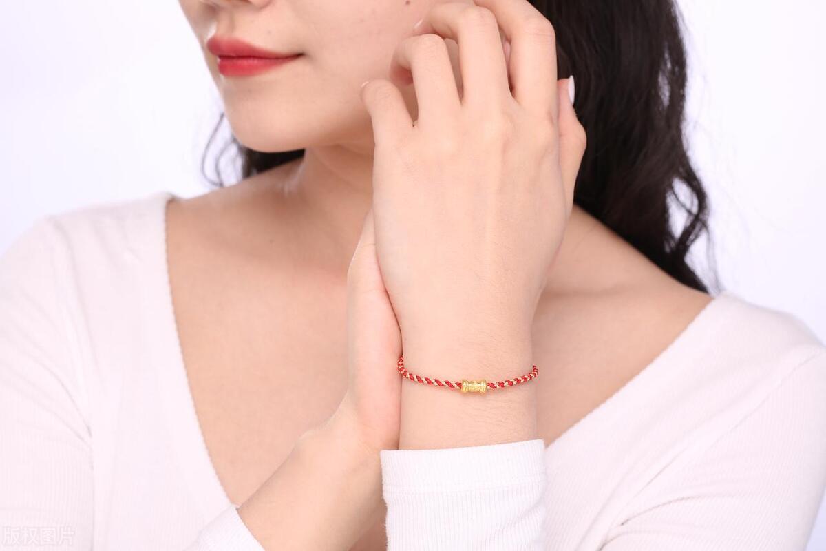 送手链给女孩代表什么意思，向女孩赠送手链背后的意义