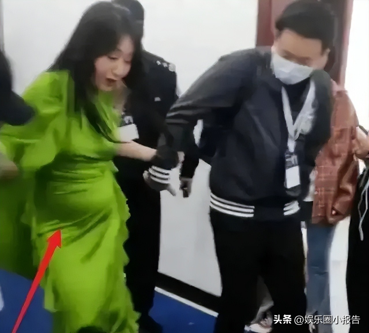 52岁杨钰莹被质疑怀孕，孕肚明显，杨钰莹：“有没有可能只是胖”