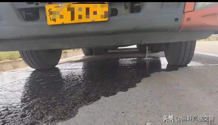 除隐患查违法保安全,消除隐患保平安民警夜查