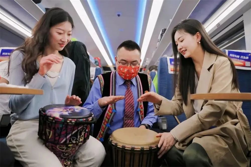 坐上动车去赴约，一起“水水水”吧！