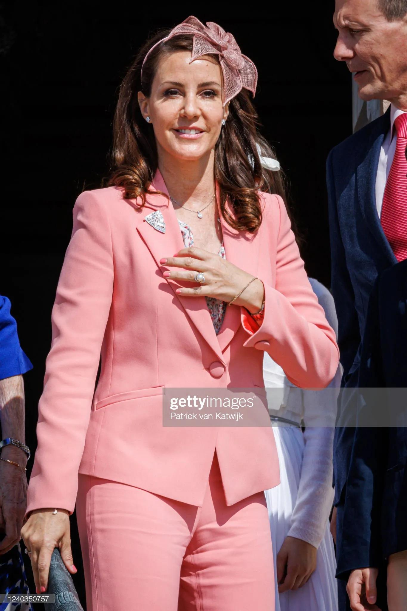 伊莎贝拉穿银色衣服,伊莎贝拉英国时尚界