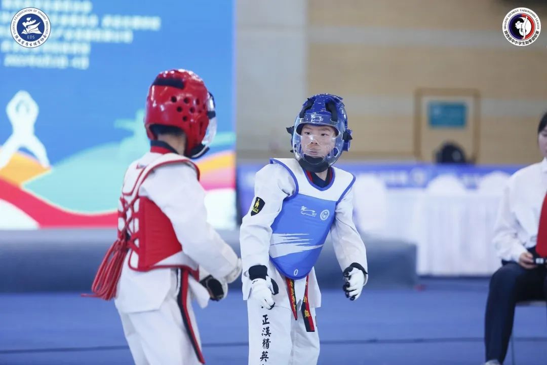 跆拳道小孩夺冠喜报,跆拳道馆比赛获奖喜报模板