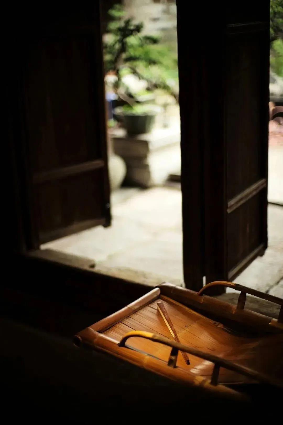 鏃跺厜娓呮祬宀佹湀鎮犵劧,宀佹湀娓呮祬鏃跺厜鎮犵劧