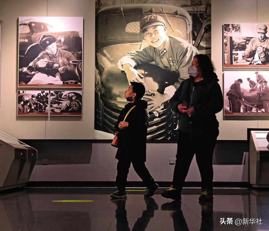 60年来雷锋精神薪火相传,56年坚守让雷锋精神走向世界