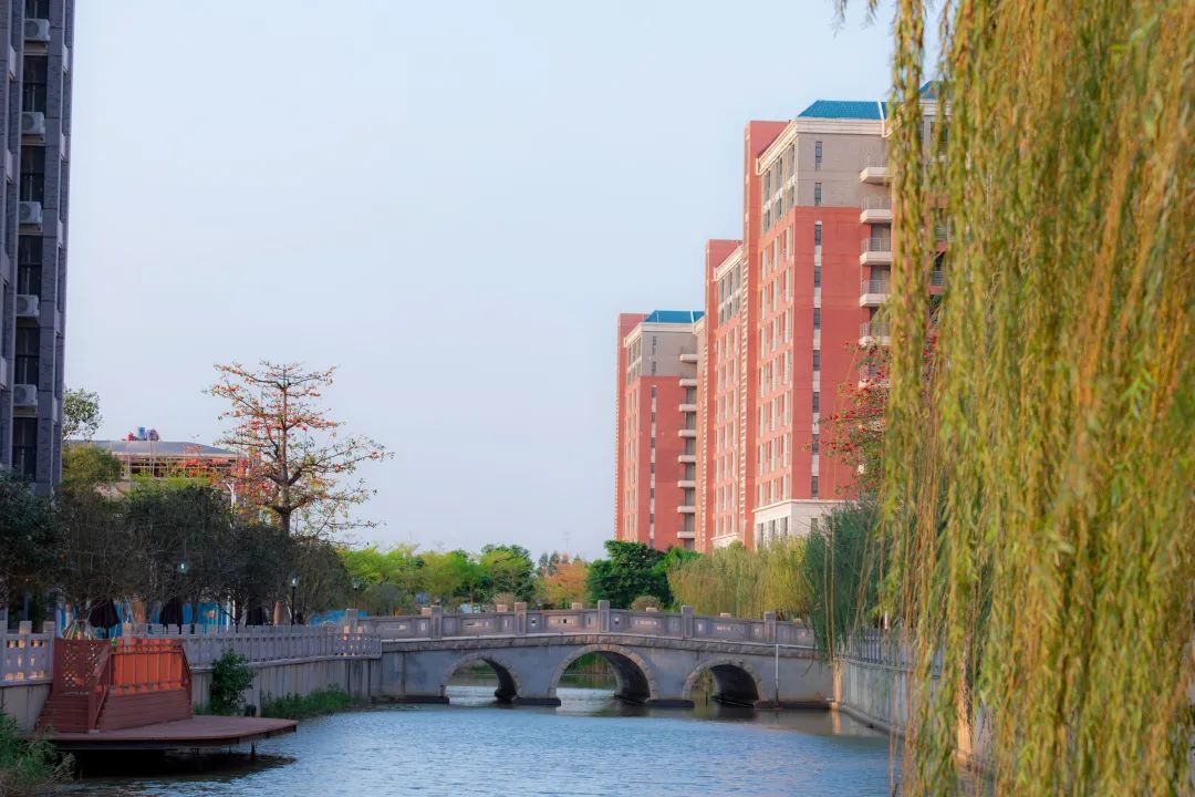 高考生报考大学，选择广州新华学院的十大理由