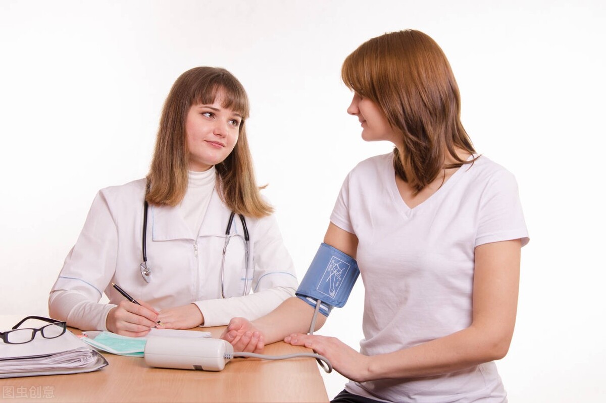 额头上长白斑是怎么回事,额头白斑最快恢复方法