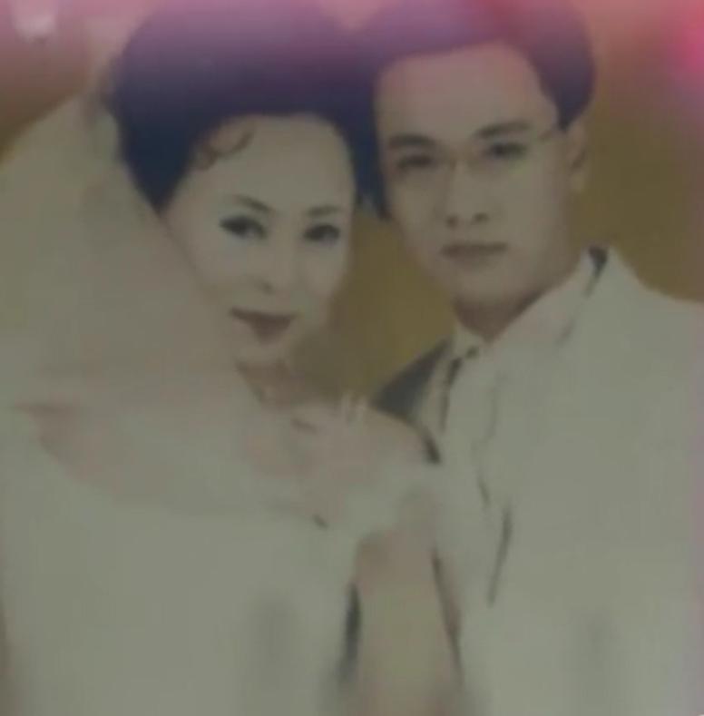 20岁小伙爱上39多岁女老板后续,19小伙子爱上大18岁女老板