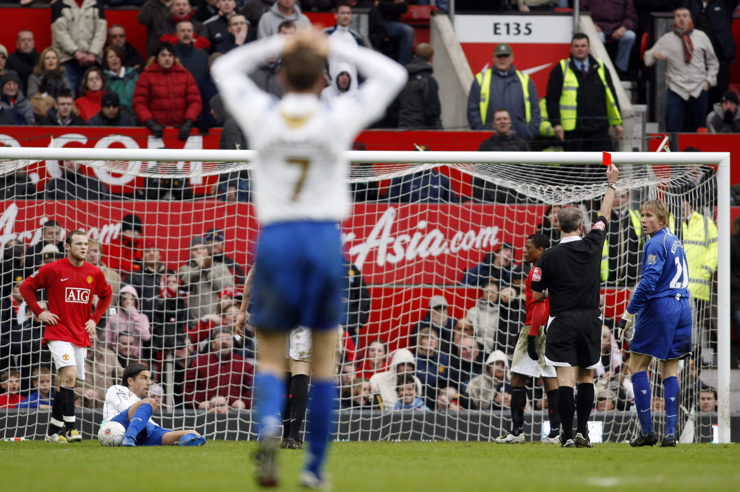 英超曼联小胜登顶谢菲联首胜,英超夺冠概率高吗