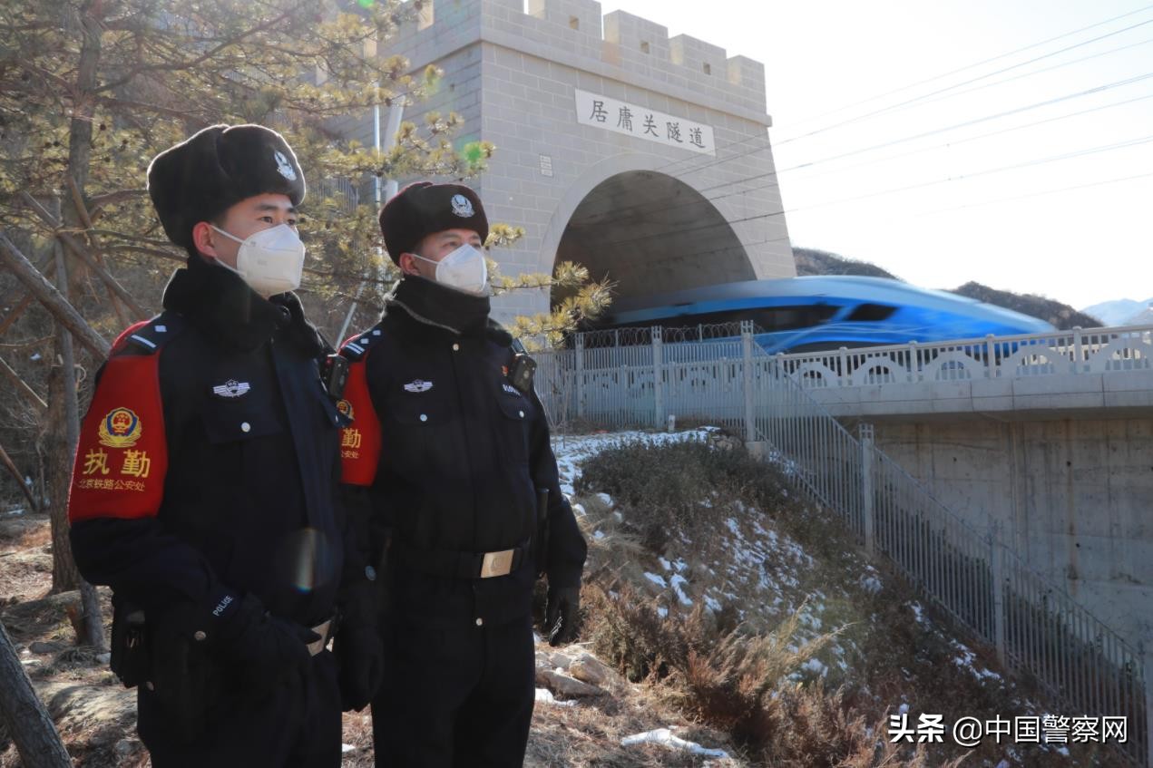 新春走基层高铁派出所,新春民警走基层