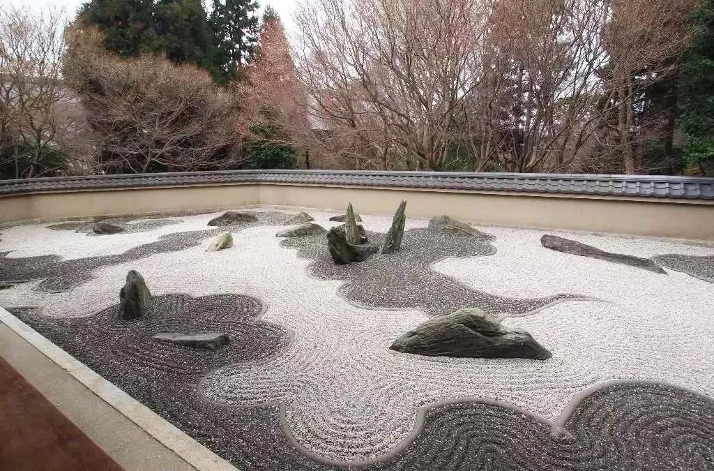 日本枯山水景观,日本枯山水中的树是什么树