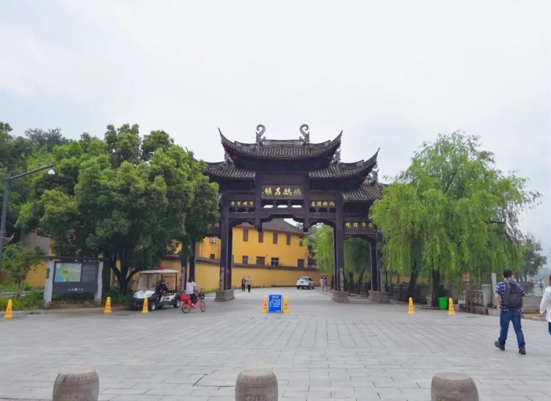 鸣鹤千年古镇图片,鸣鹤古镇的白墙黛瓦