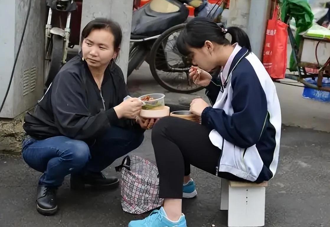 高二孩子成绩差到底要不要去陪读,读了个最差的高中还要陪读吗