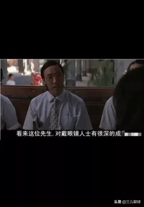 詹姆斯举牌图片,詹姆斯抢镜